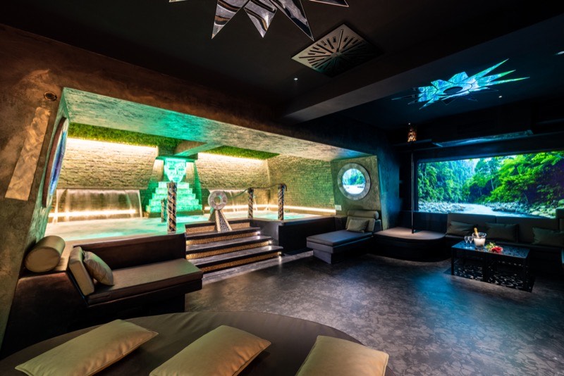 SPA Maya - piscina con piramide